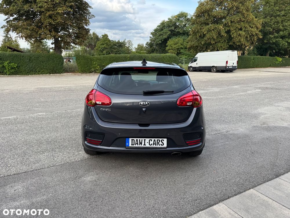 Kia Ceed 1.6 GDI ISG Platinum Edition - 18