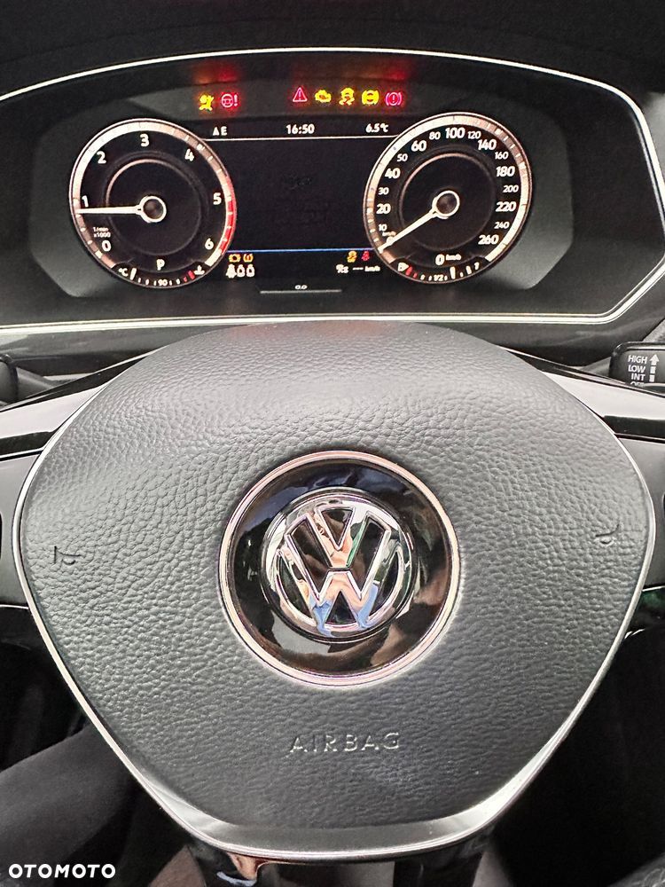 Volkswagen Tiguan - 22