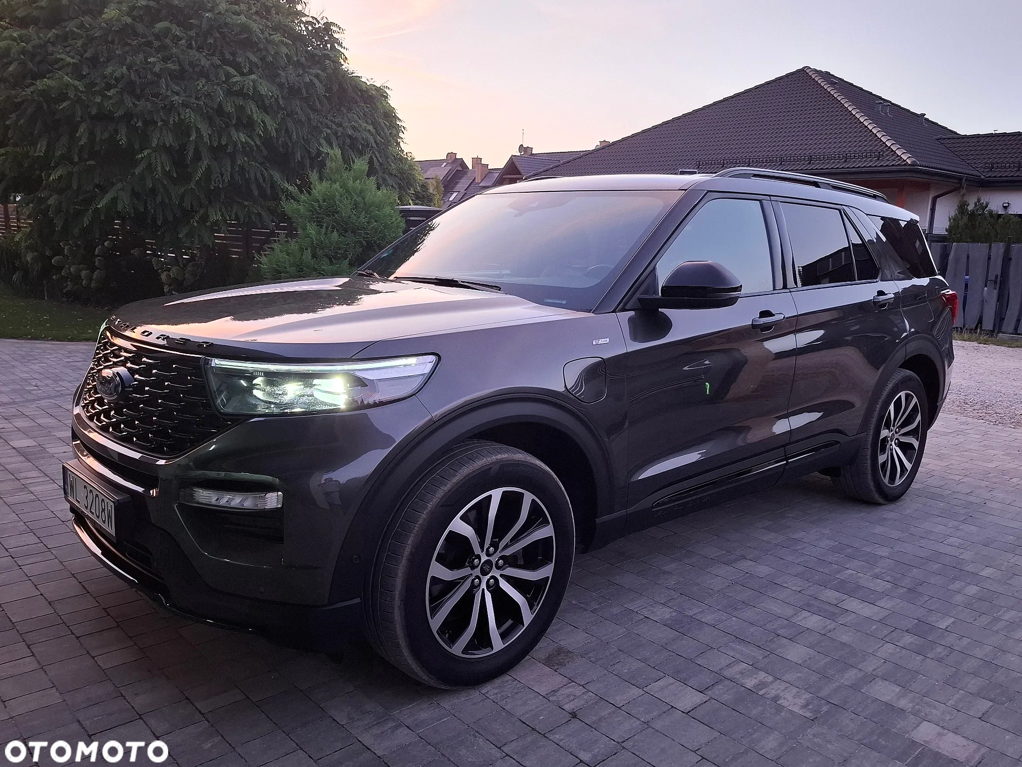 Ford Explorer - 16