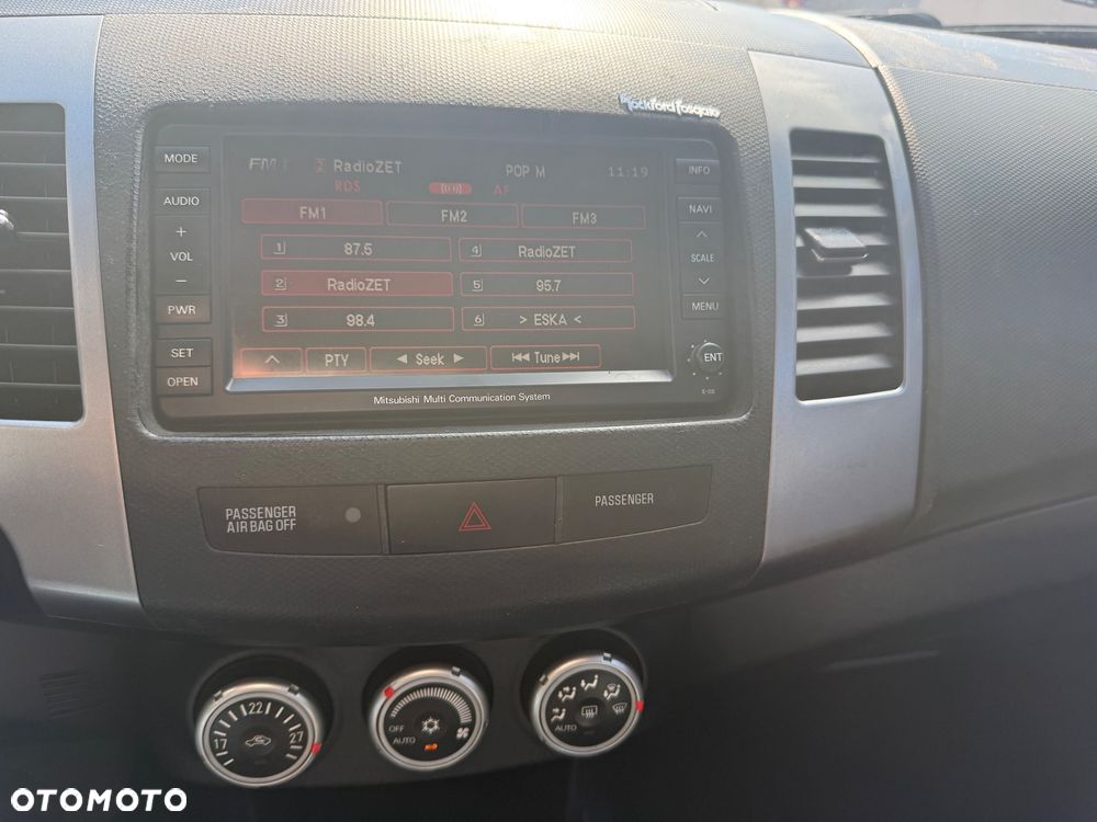 Mitsubishi Outlander 2.4 Instyle NAVI CVT - 15