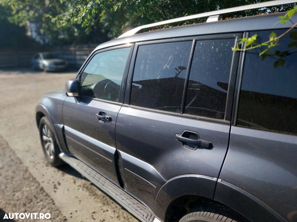 Mitsubishi Pajero - 1
