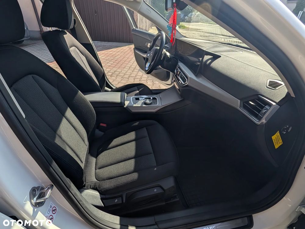 BMW Seria 3 318i Sport Line - 25