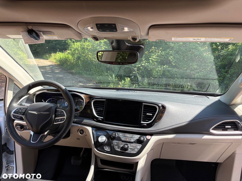 Chrysler Pacifica - 30