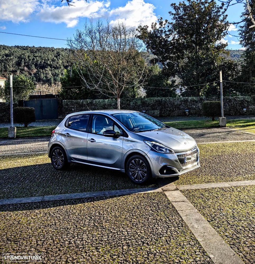 Peugeot 208 PureTech 110 Stop & Start Signature - 1