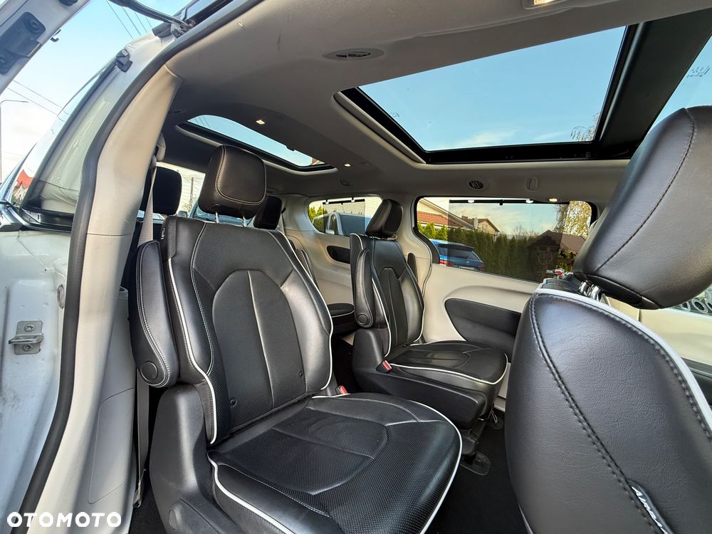 Chrysler Pacifica - 8