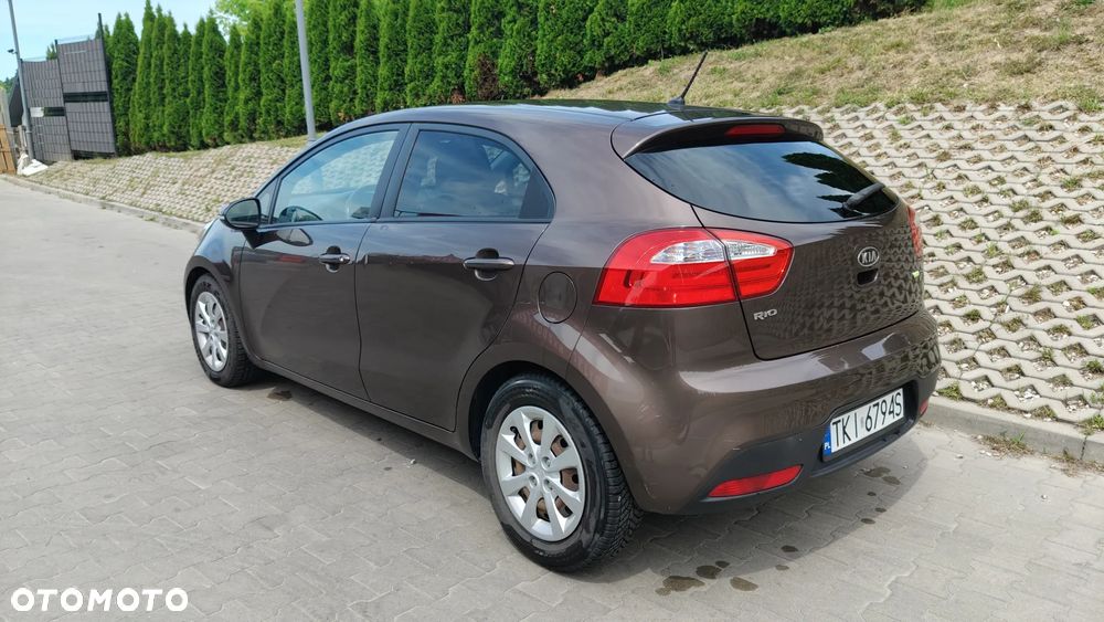 Kia Rio - 8