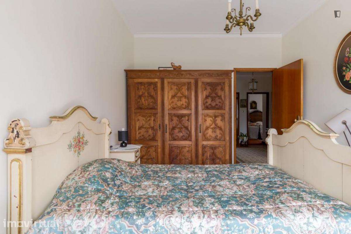 Quarto - localizado em Pedrouços Porto - Grande imagem: 2/10