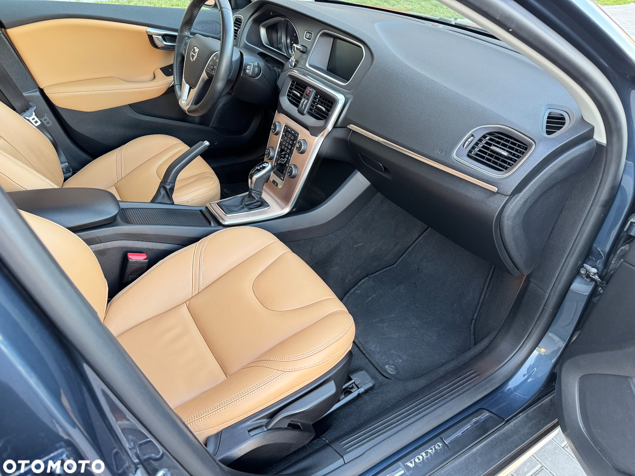 Volvo V40 Cross Country T3 Geartronic Momentum - 29