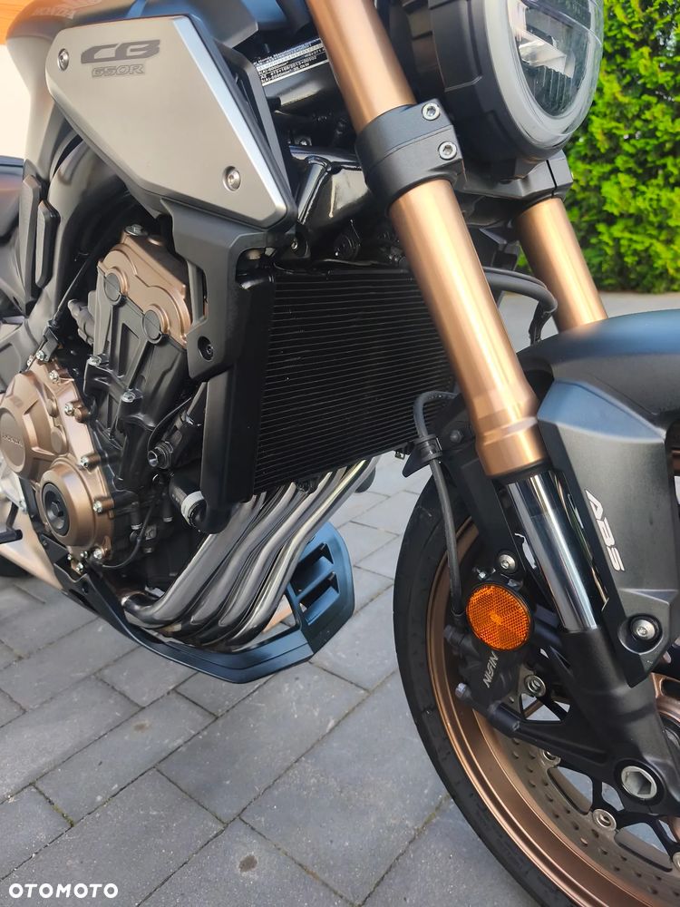 Honda CB - 12