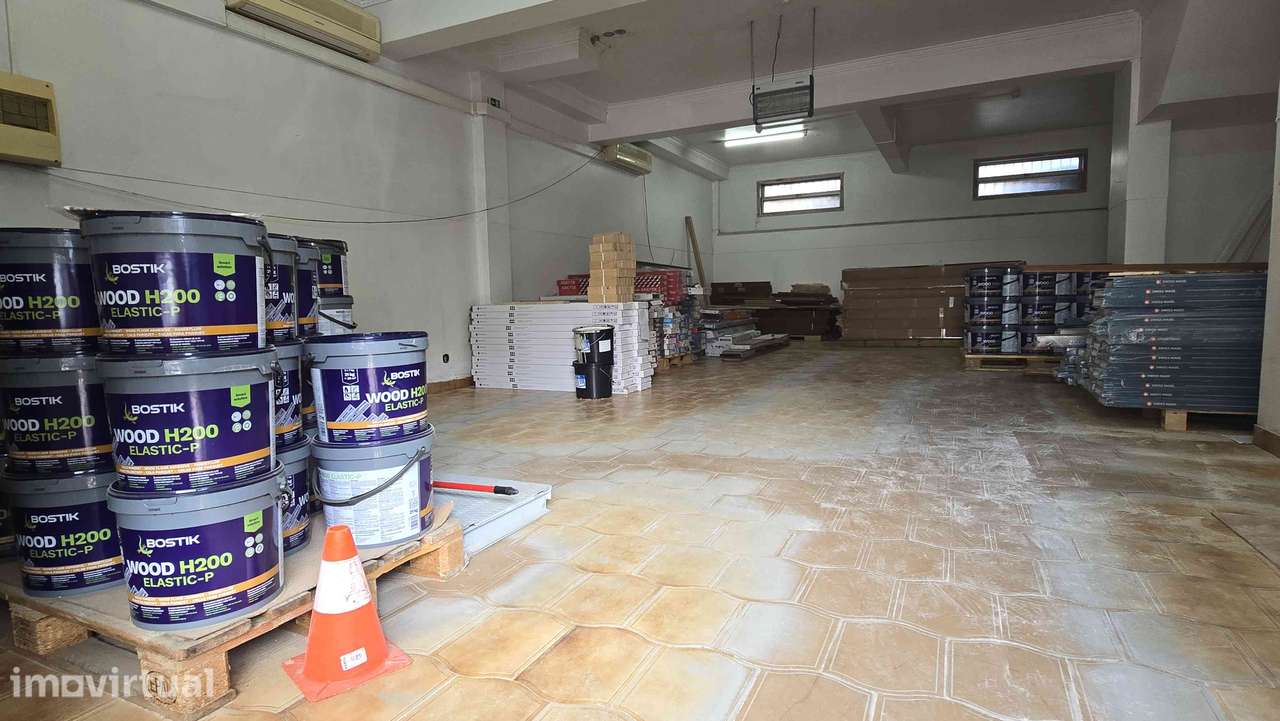 armazèm de 95m² com montra, estacionamento e ar condicionado - Grande imagem: 2/8