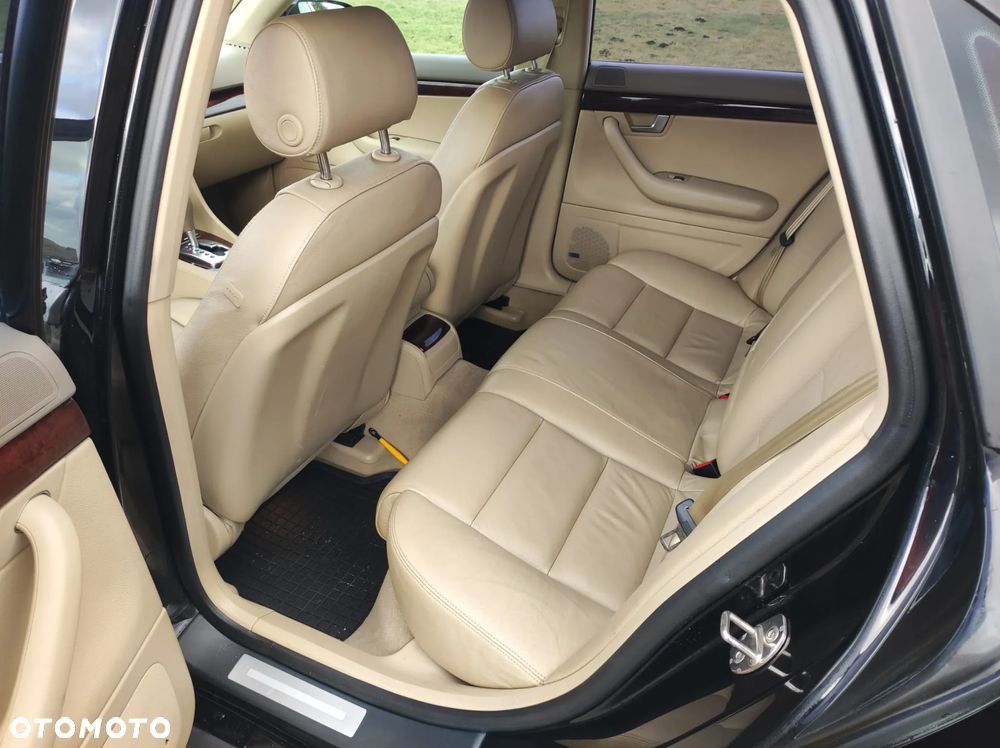 Audi A4 Limousine - 13