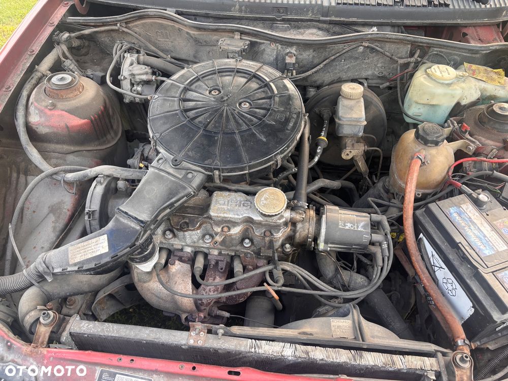 Opel Kadett 1.6 GL - 12