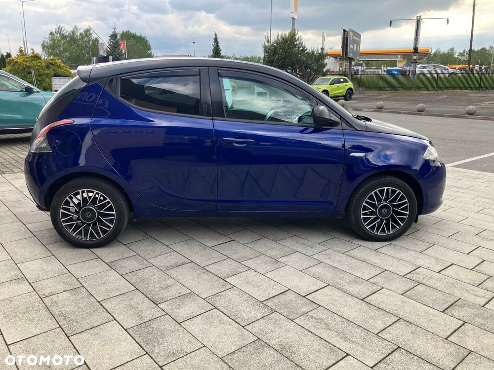 Lancia Ypsilon 1.2 8V Momo S&S - 12
