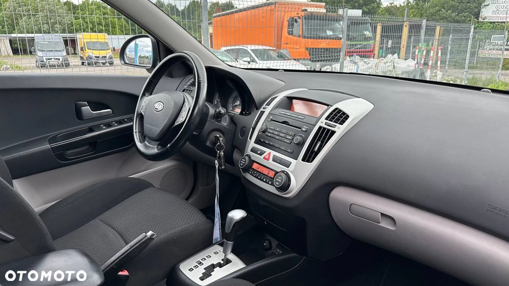 Kia Ceed 2.0 CVVT Automatik Spirit - 32
