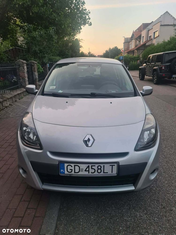 Renault Clio 1.2 16V 75 Collection - 10
