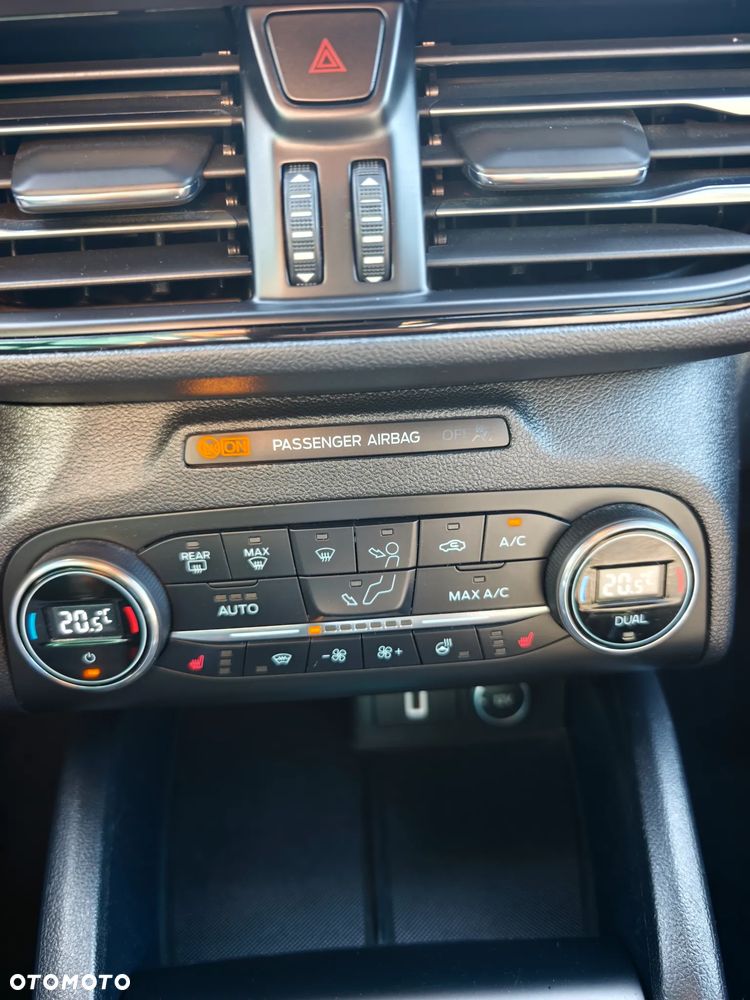 Ford Focus 1.0 EcoBoost Start-Stopp-System ST-LINE STYLE - 31