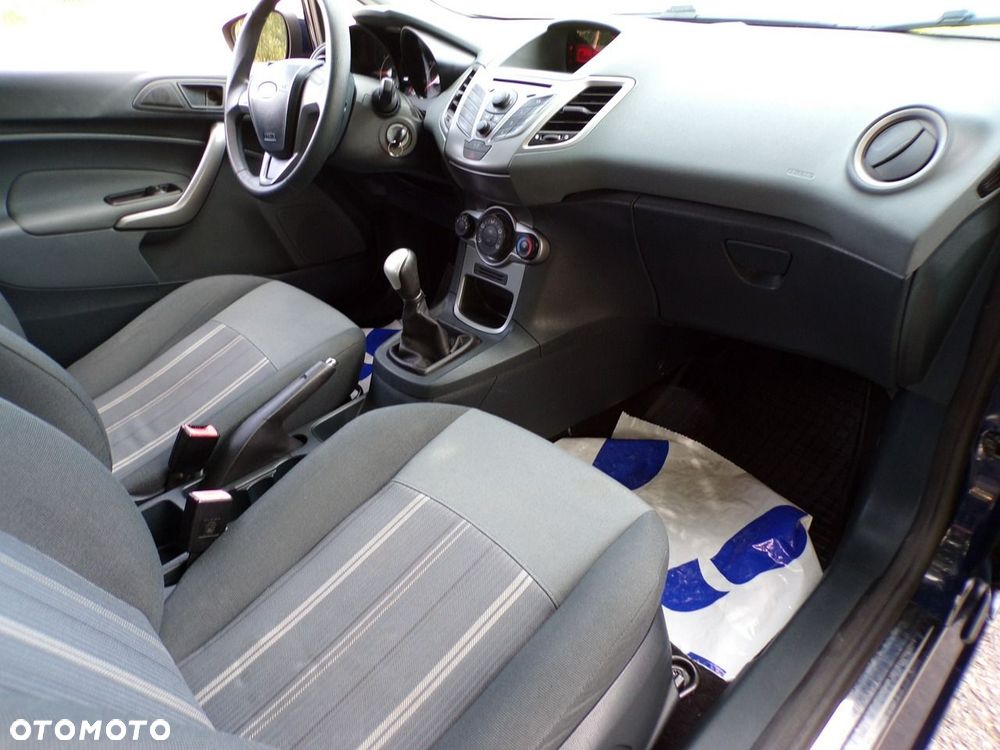 Ford Fiesta - 25