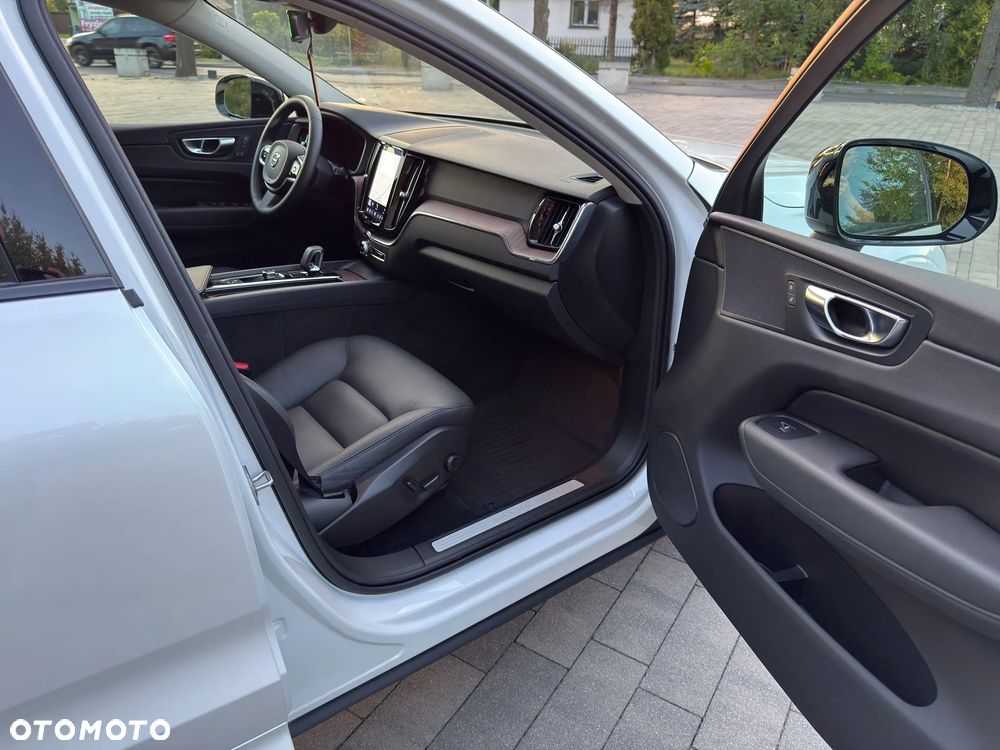 Volvo XC 60 B5 B AWD Plus Dark - 14