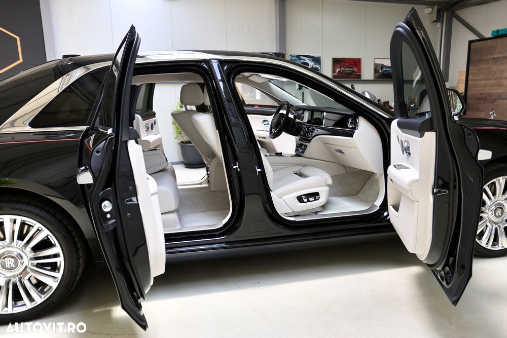 Rolls-Royce Ghost - 25