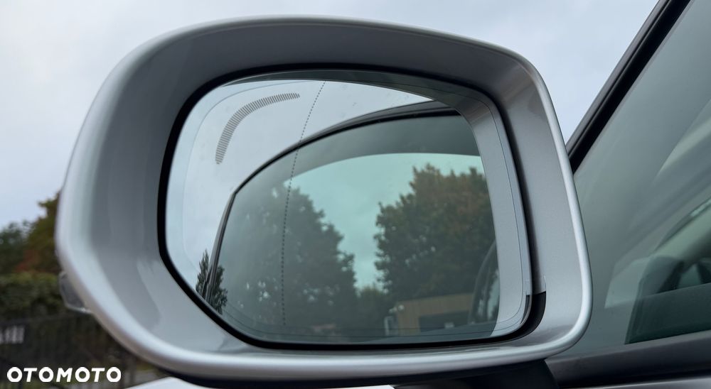 Volvo XC 60 B4 D AWD Geartronic Momentum Pro - 32