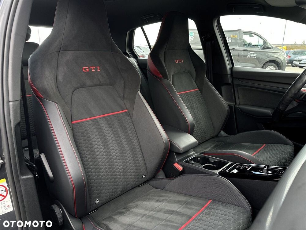 Volkswagen Golf - 32