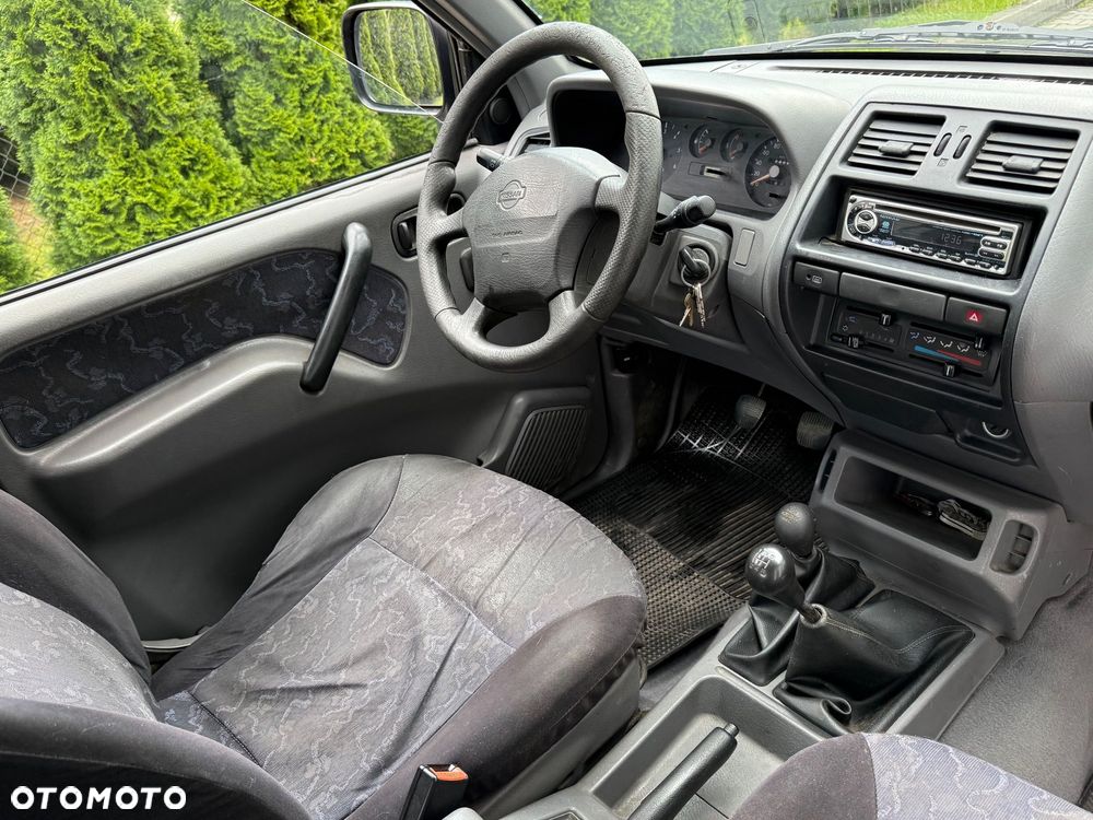 Nissan Terrano 2.7 TDi Sport - 9