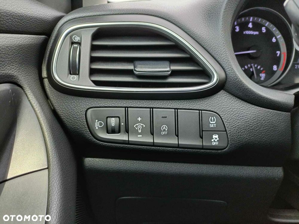 Hyundai i30 1.5 DPI Classic + - 22