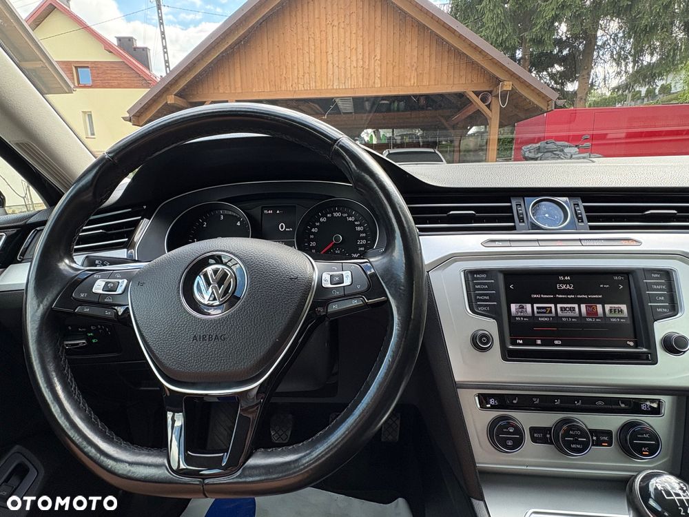 Volkswagen Passat - 32