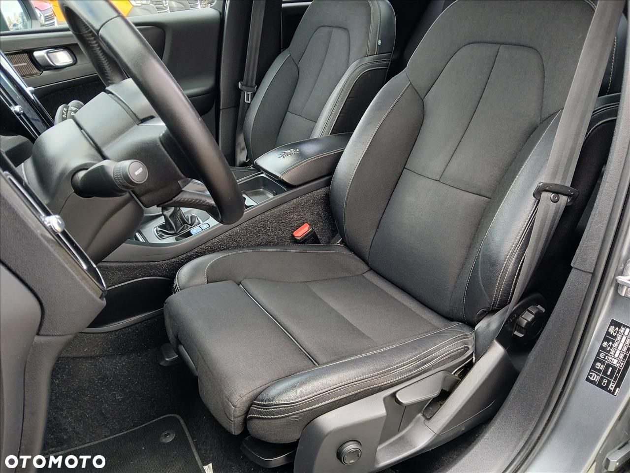 Volvo XC 40 D3 SCR Momentum - 19