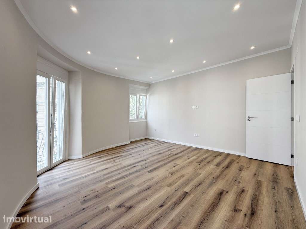 Apartamento T3 remodelado em Lisboa - Praça do Chile - Grande imagem: 4/41