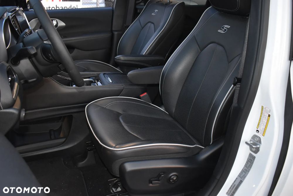 Chrysler Pacifica - 20