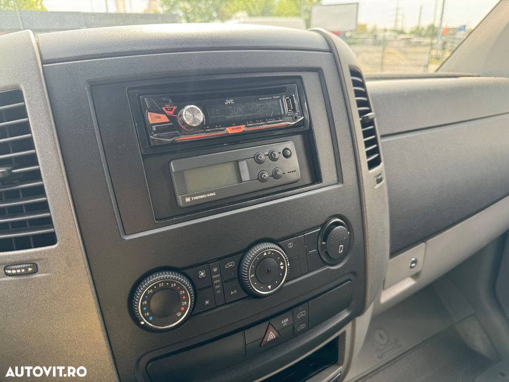 Mercedes-Benz Sprinter - 12