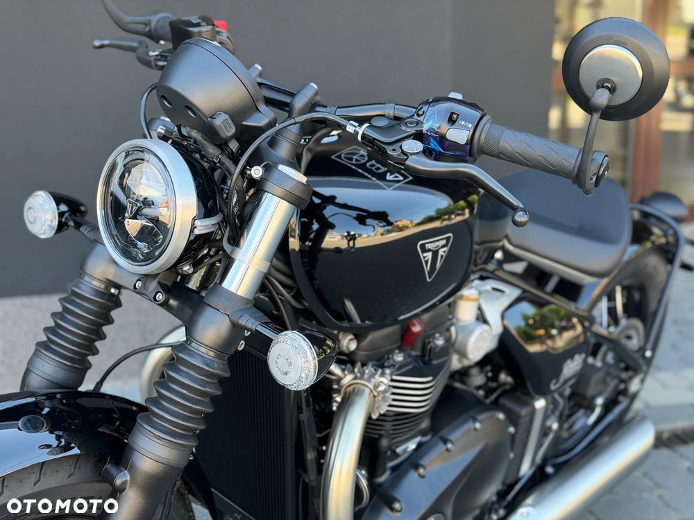 Triumph Bonneville Bobber - 12
