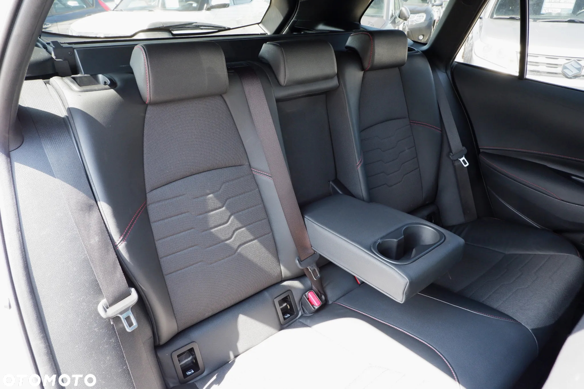 Toyota Corolla 2.0 Hybrid Executive - 13