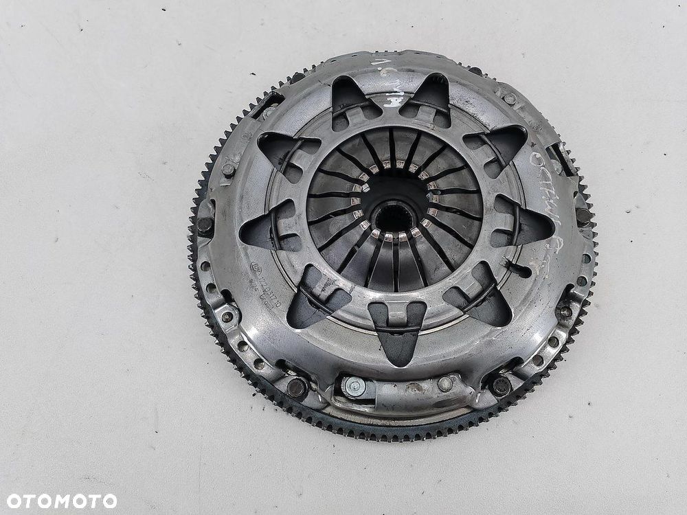 SPRZĘGŁO KOMPLETNE SKODA OCTAVIA II R0301052710  122031710 1.6 MPI - 6