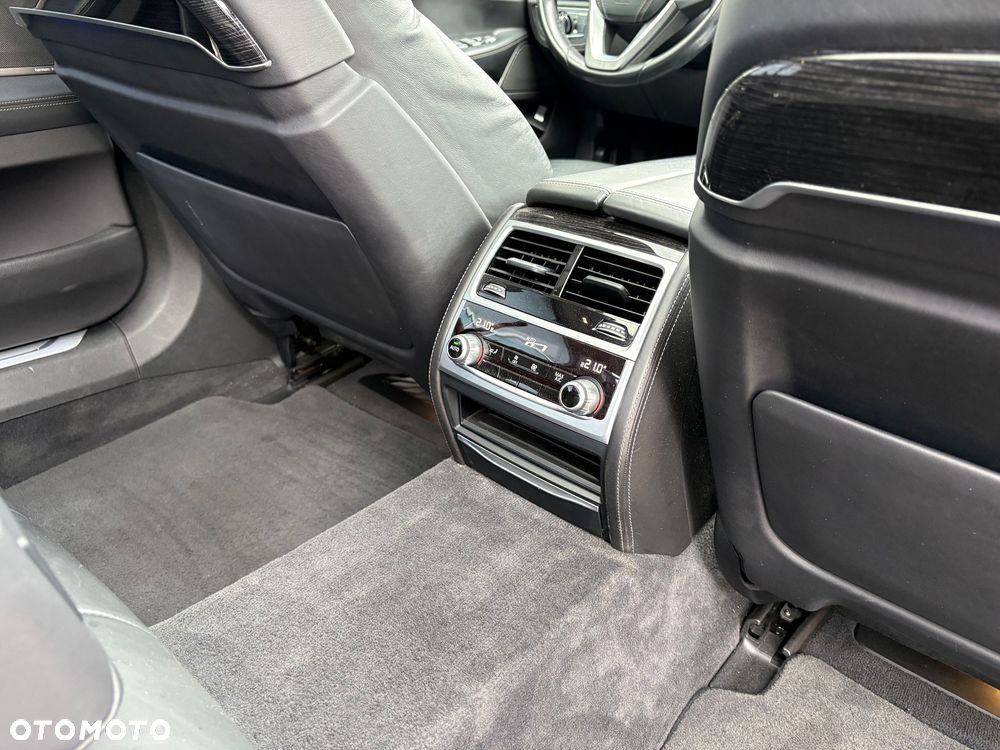 BMW Seria 7 750Li Edition Exclusive - 22