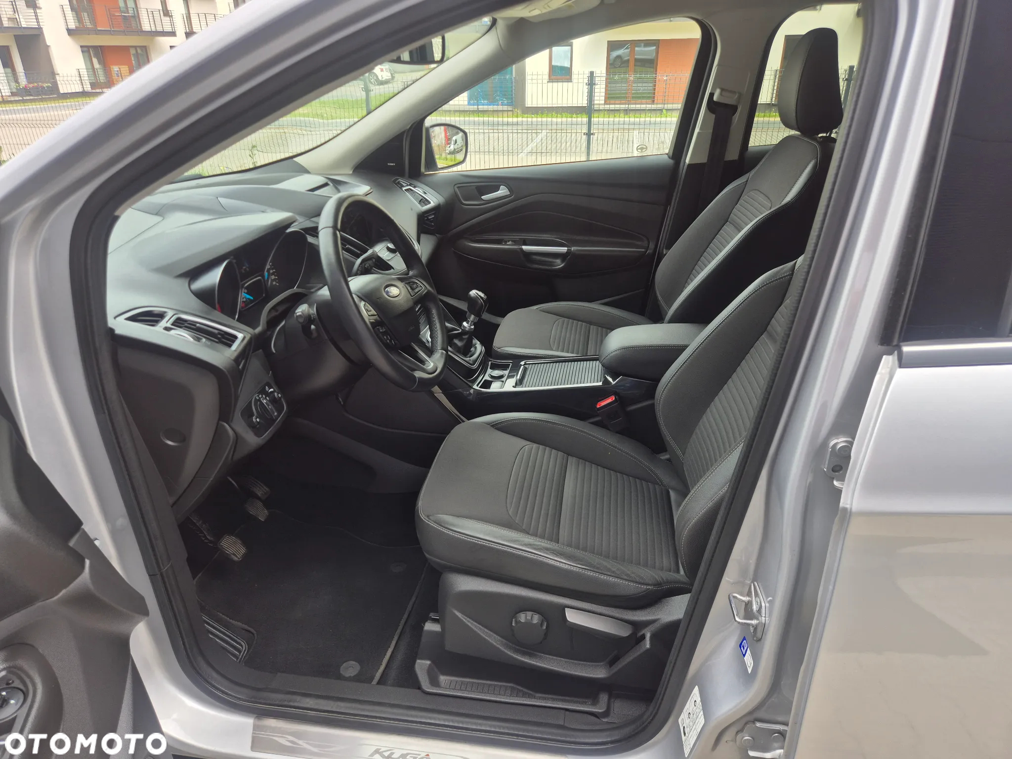 Ford Kuga 2.0 TDCi 2x4 Titanium - 18