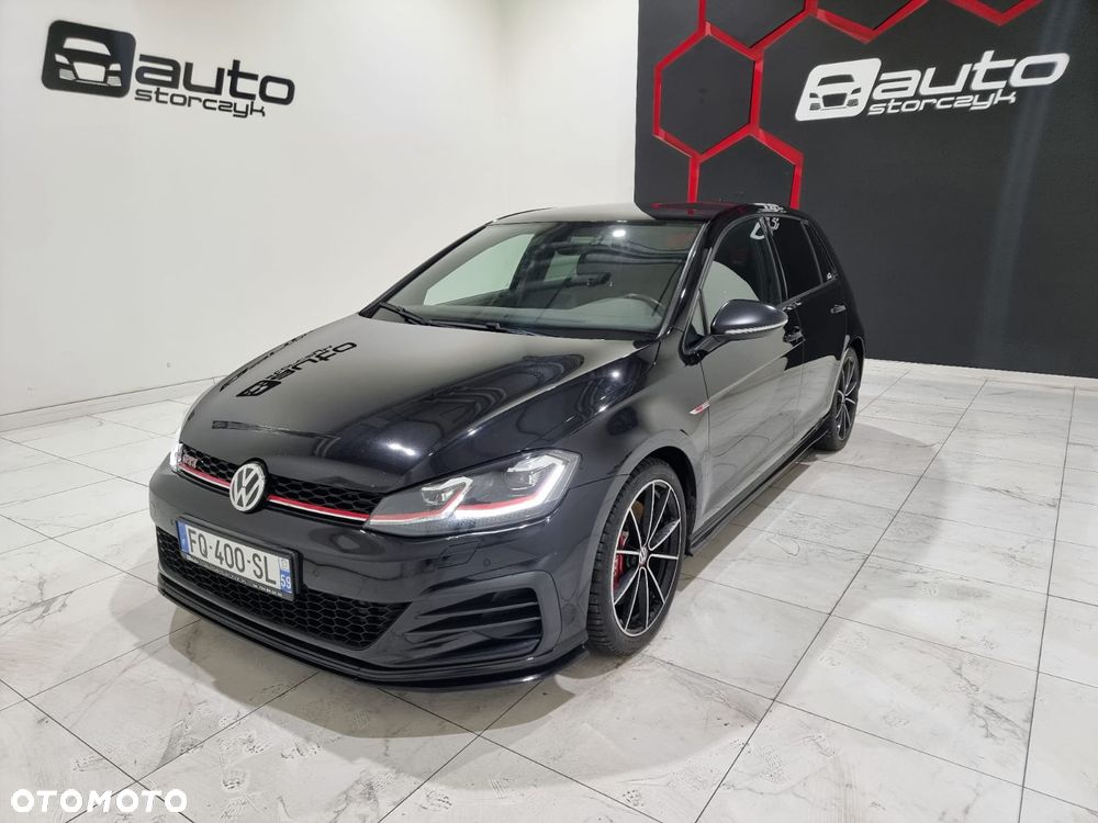 Volkswagen Golf - 1