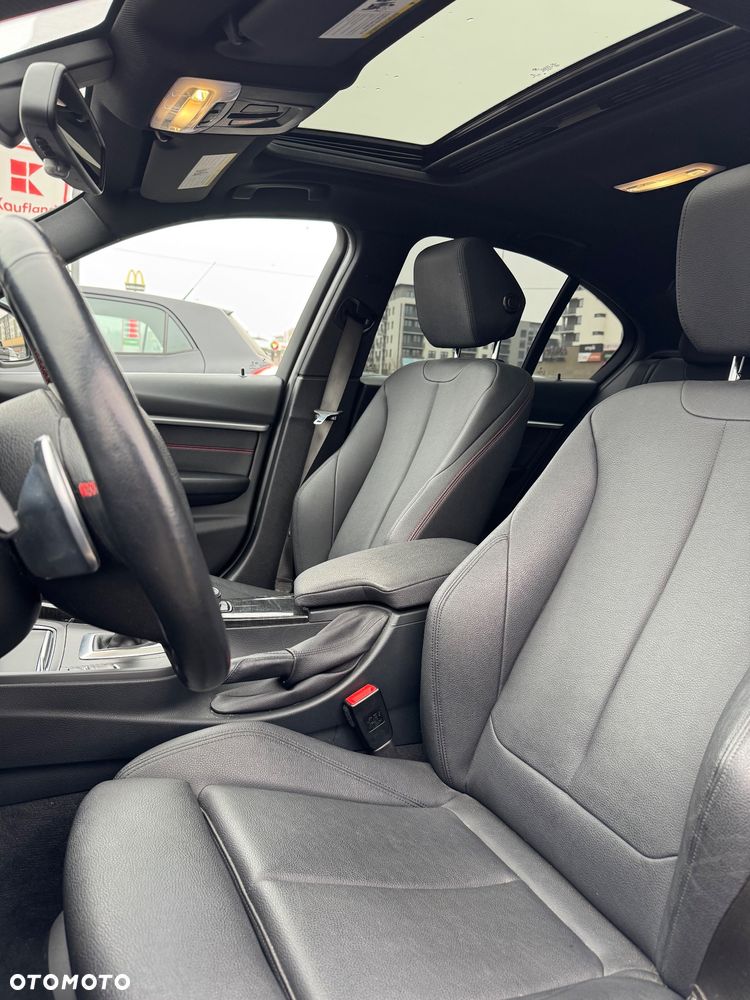 BMW Seria 3 330i xDrive Edition Luxury Line Purity - 27
