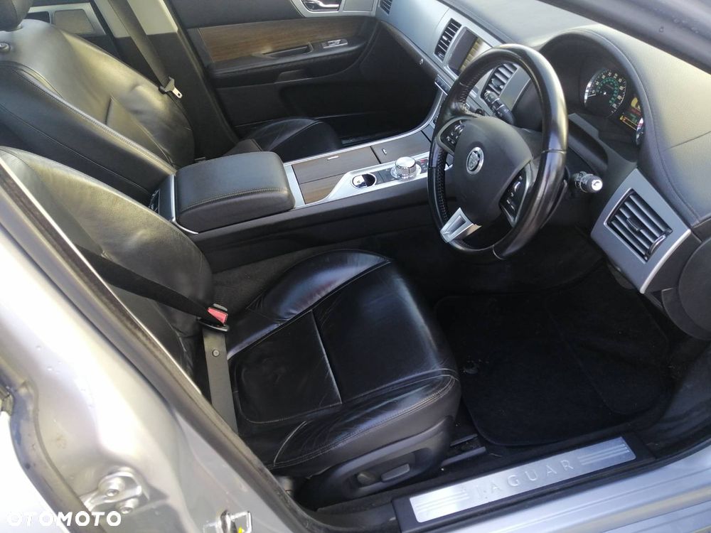 Jaguar XF 2.2 D - 15