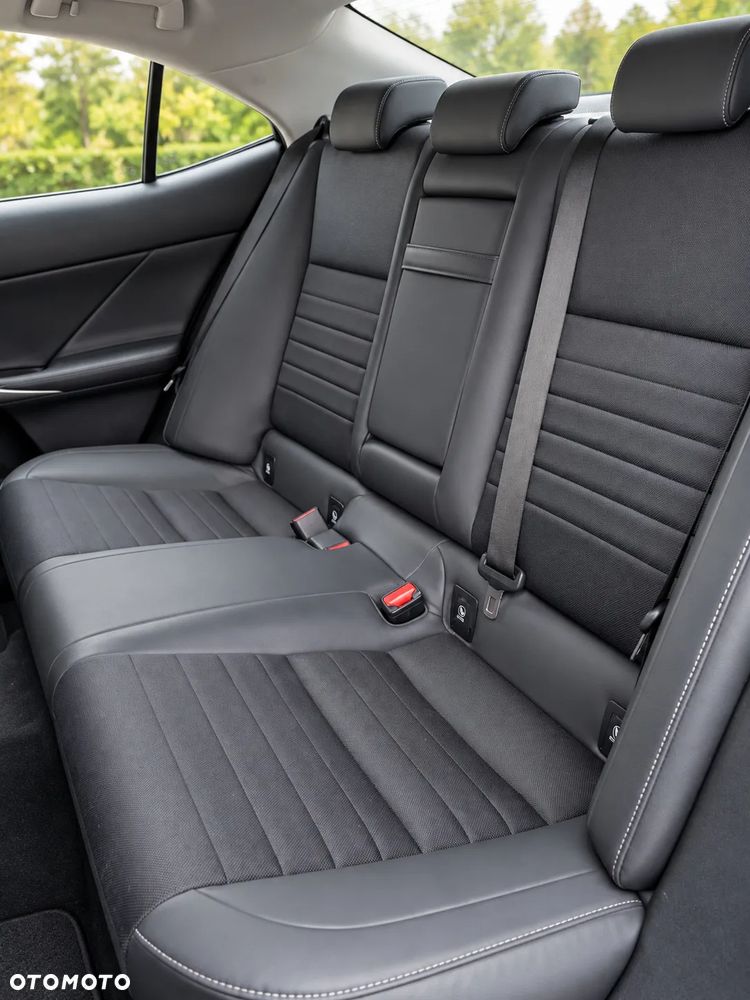 Lexus IS 200t / 300 Elegance - 9