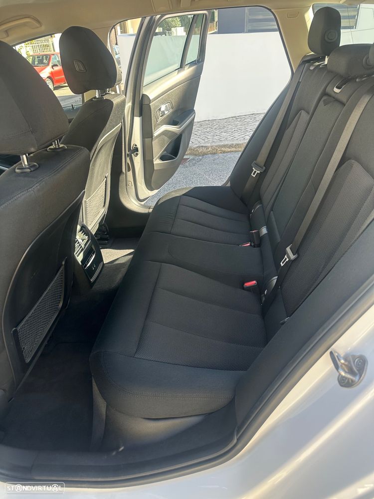 BMW 320 d Touring Auto - 12