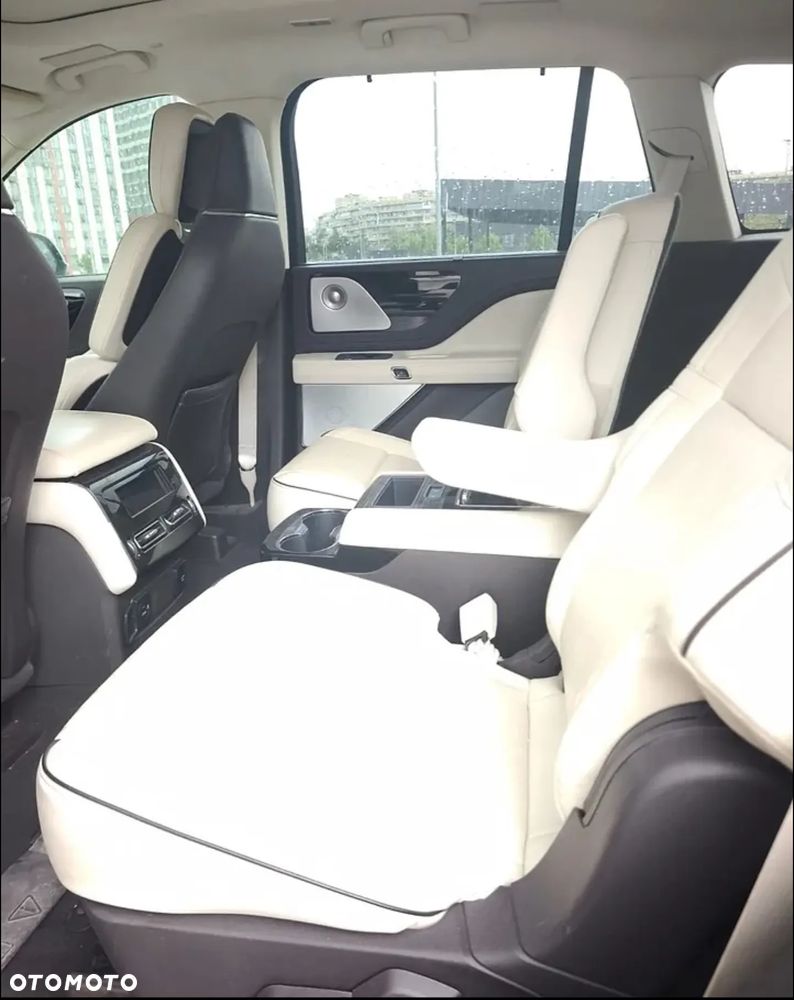 Lincoln Aviator - 11