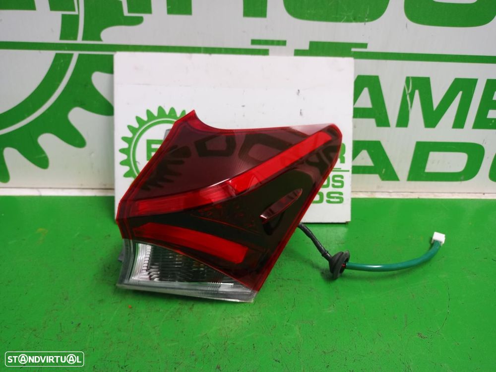 FAROLIM TRASEIRO DIREITO TOYOTA AURIS TOURING SPORTS E18 - 1