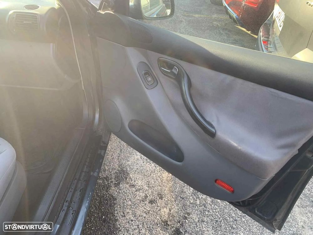 SEAT Leon 1.4 16V Confort JE - 7