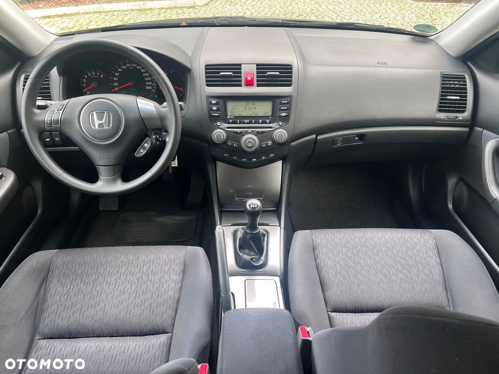 Honda Accord 2.0 Comfort - 24