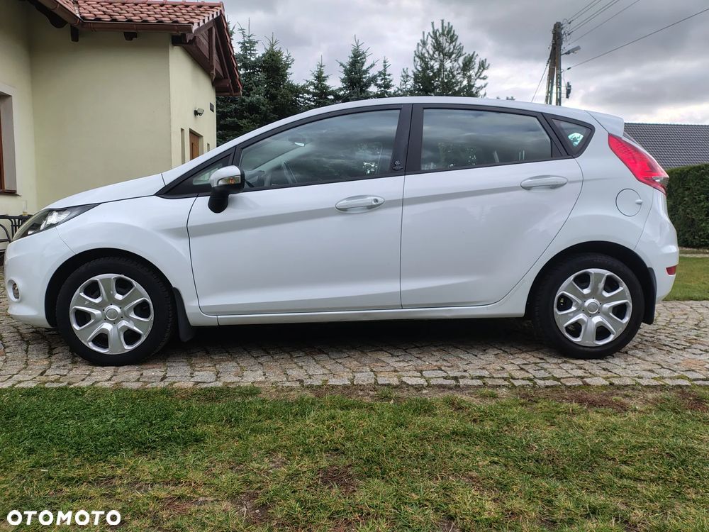 Ford Fiesta 2012 photo 2