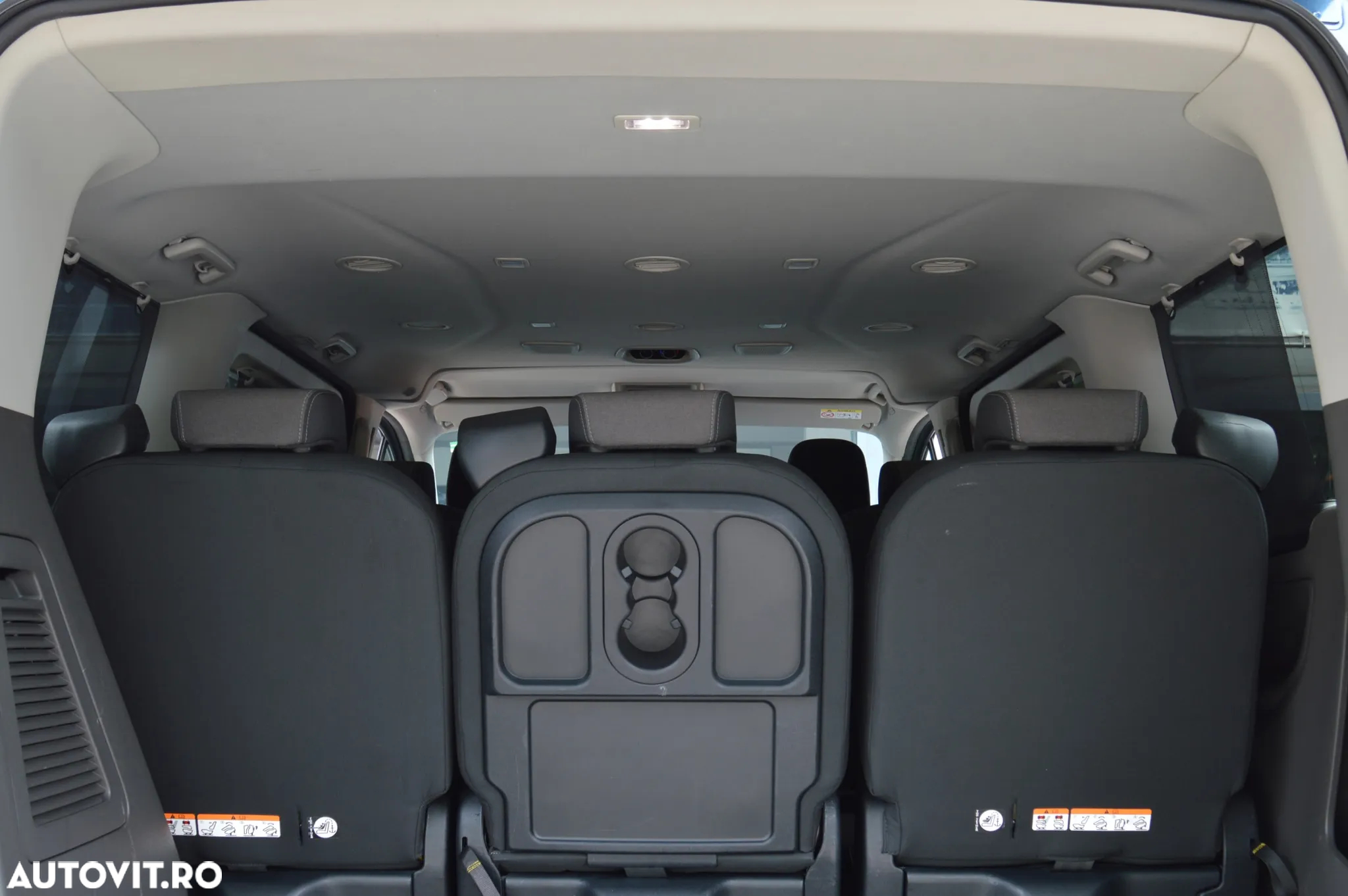 Ford Tourneo Custom Bus 320 2.0 EcoBlue 130 CP L1H1 Titanium - 31