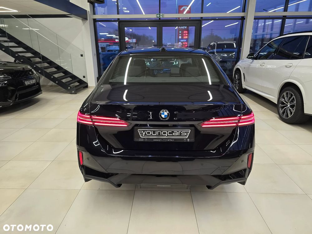 BMW Seria 5 520d xDrive - 4