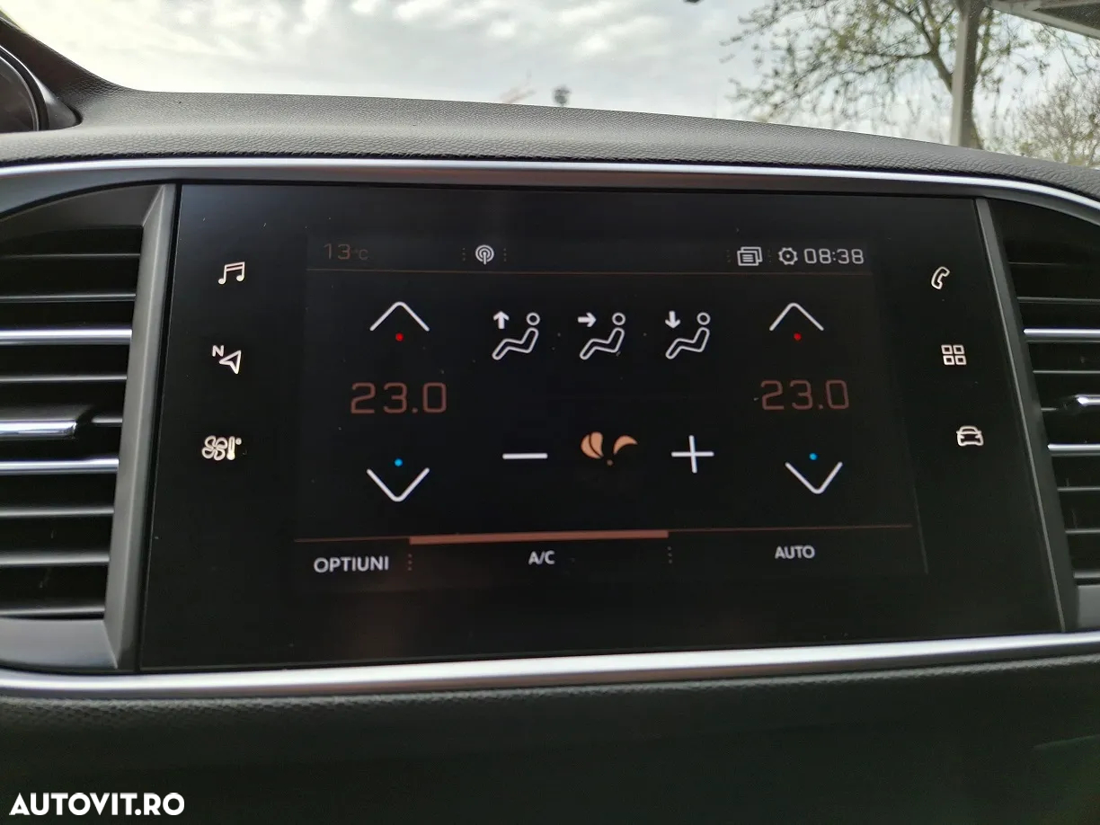 Peugeot 308 1.2 L PureTech Turbo S&S Allure - 17